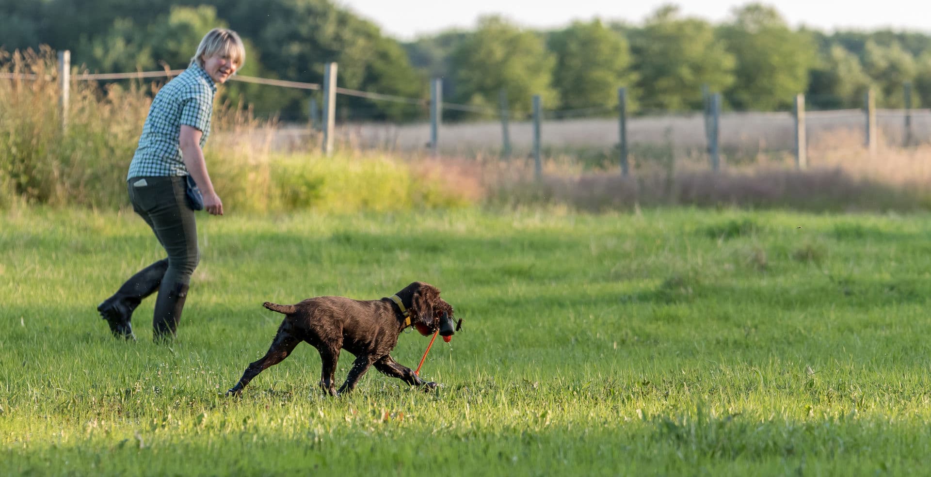 Jeannette Gießler im Training mit einem Jagdhund